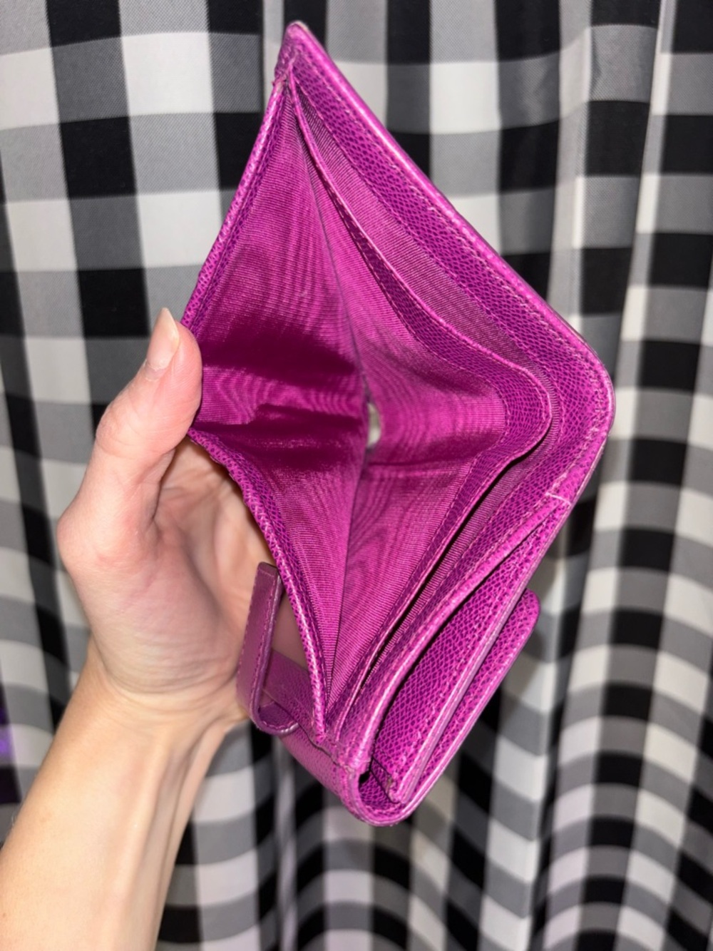 Salvatore Ferragamo Raspberry Pink Vara Bow Wallet EUC - Picture 5 of 10